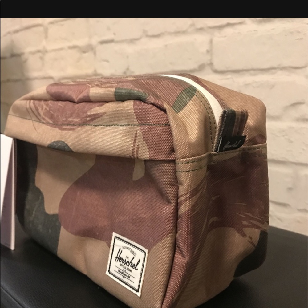 Hershel 5L travel bag - Picture 2 of 5